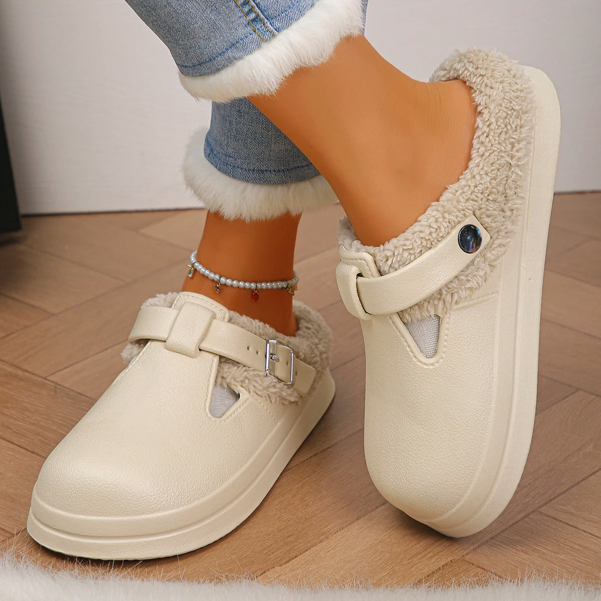 🔥 𝑫𝑬𝑹𝑵𝑰𝑬𝑹 𝑱𝑶𝑼𝑹 𝑫𝑬 𝑺𝑶𝑳𝑫𝑬𝑺-𝟖𝟎% ✨Sabots Fourrés à Boucle – Doux, Chauds et Ultra-Confortables